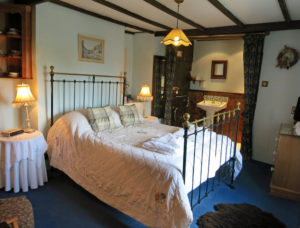 En-suire double bedded room (Blue-for-get-me-not)