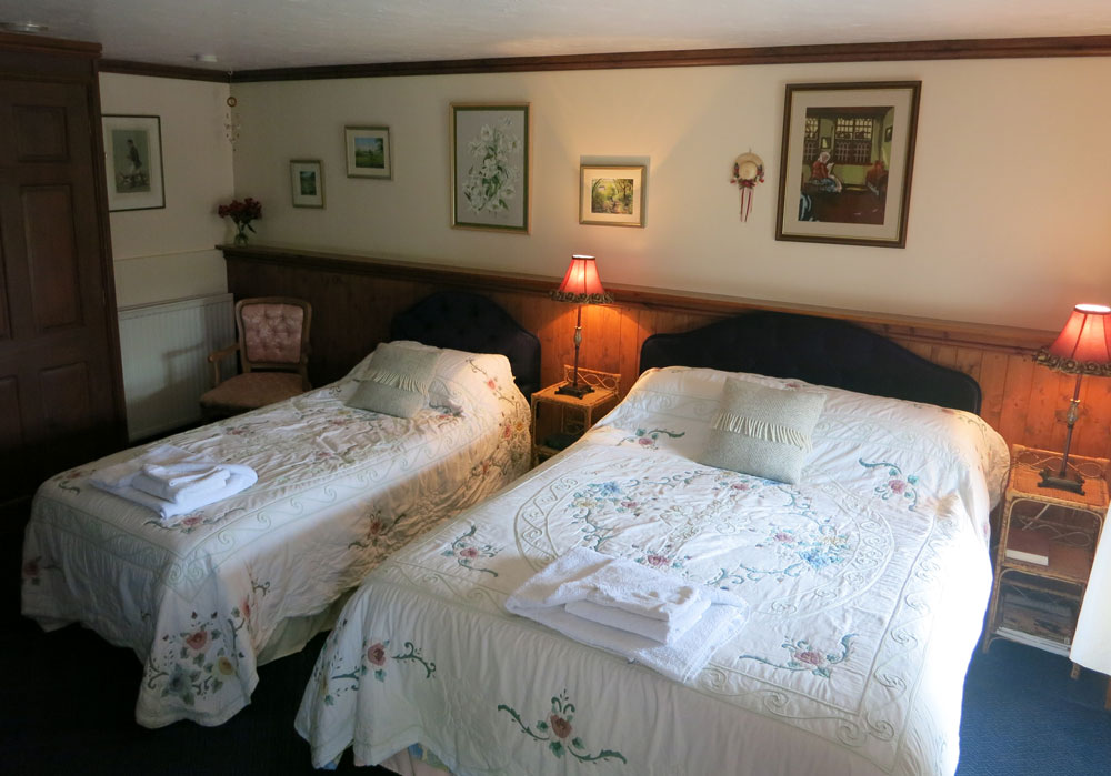 'Swallow Barn' en-suite family B&B bedroom