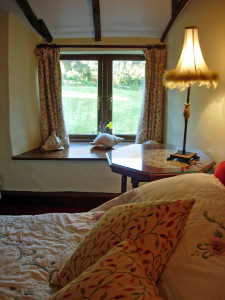 Double bedded en-suite bathroom 'Yellow Primrose' room