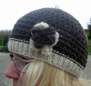 Hand knitted Jacob wool beret hat - Dark