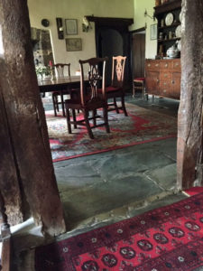 Access to dining room from hall