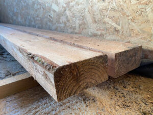 Larch beams, cut to size