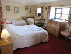 En-suite family bedroom, double bed & two single beds (The Byre)